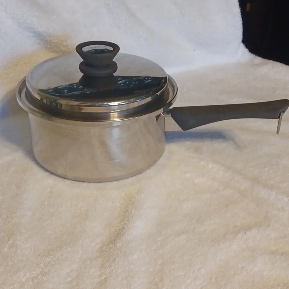 Amway's Queen stainless steel cookware 2.5 qt. Pot with lid 18-8 stainle…
